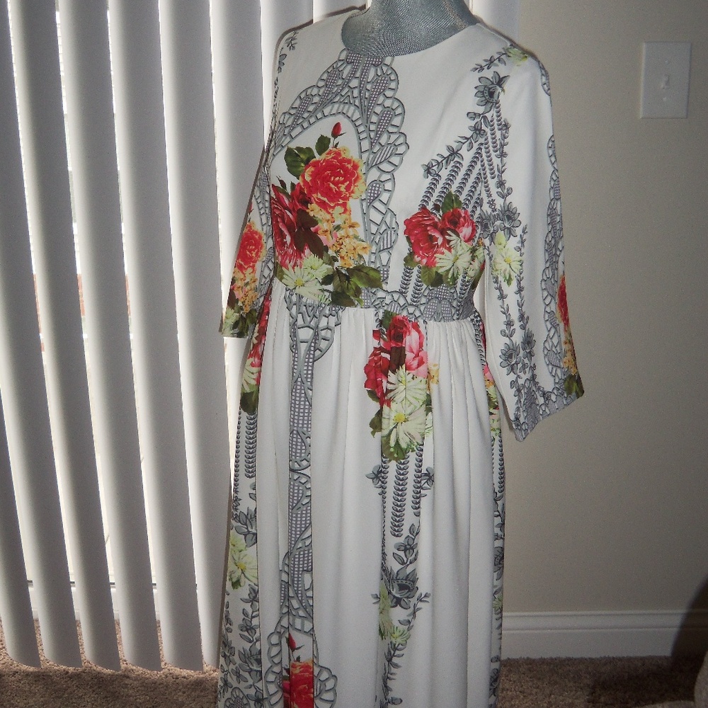 Dainty Jewells Dress Size Medium!!